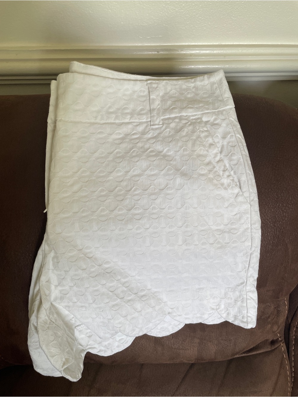 crown & ivy White Scalloped Hem Shorts